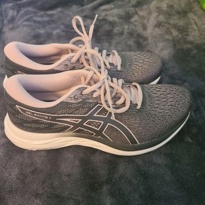 Asics Gel Excite 7 women's shoes size 8 NWT